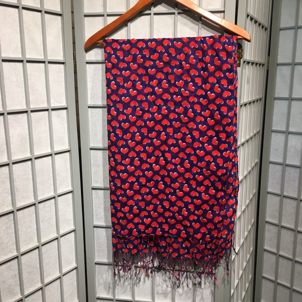 Lightweight Heart Print Scarf
